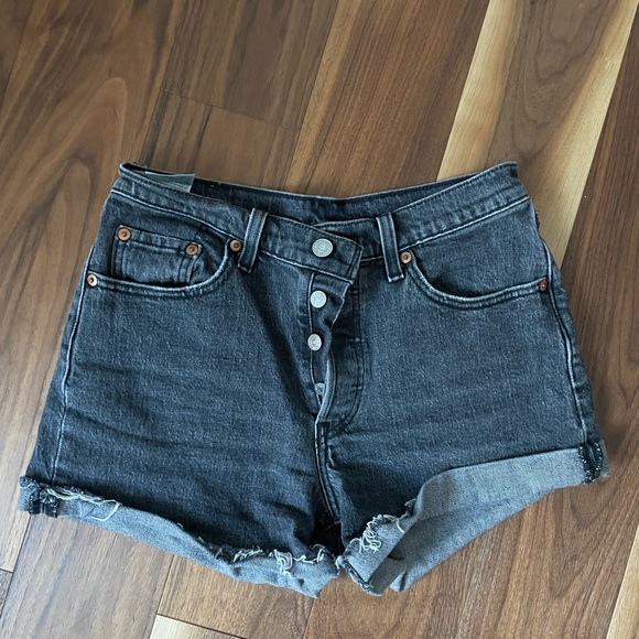 Levi’s black 501 jean shorts - Picture 2 of 2